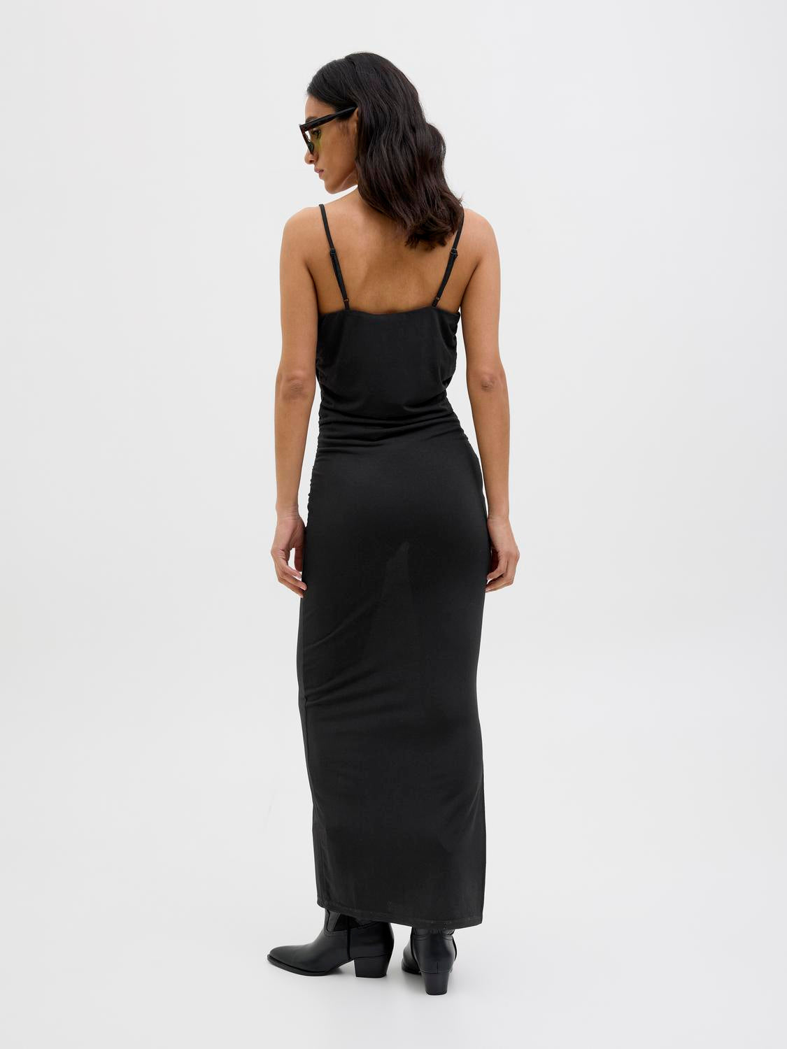 model_shot-back